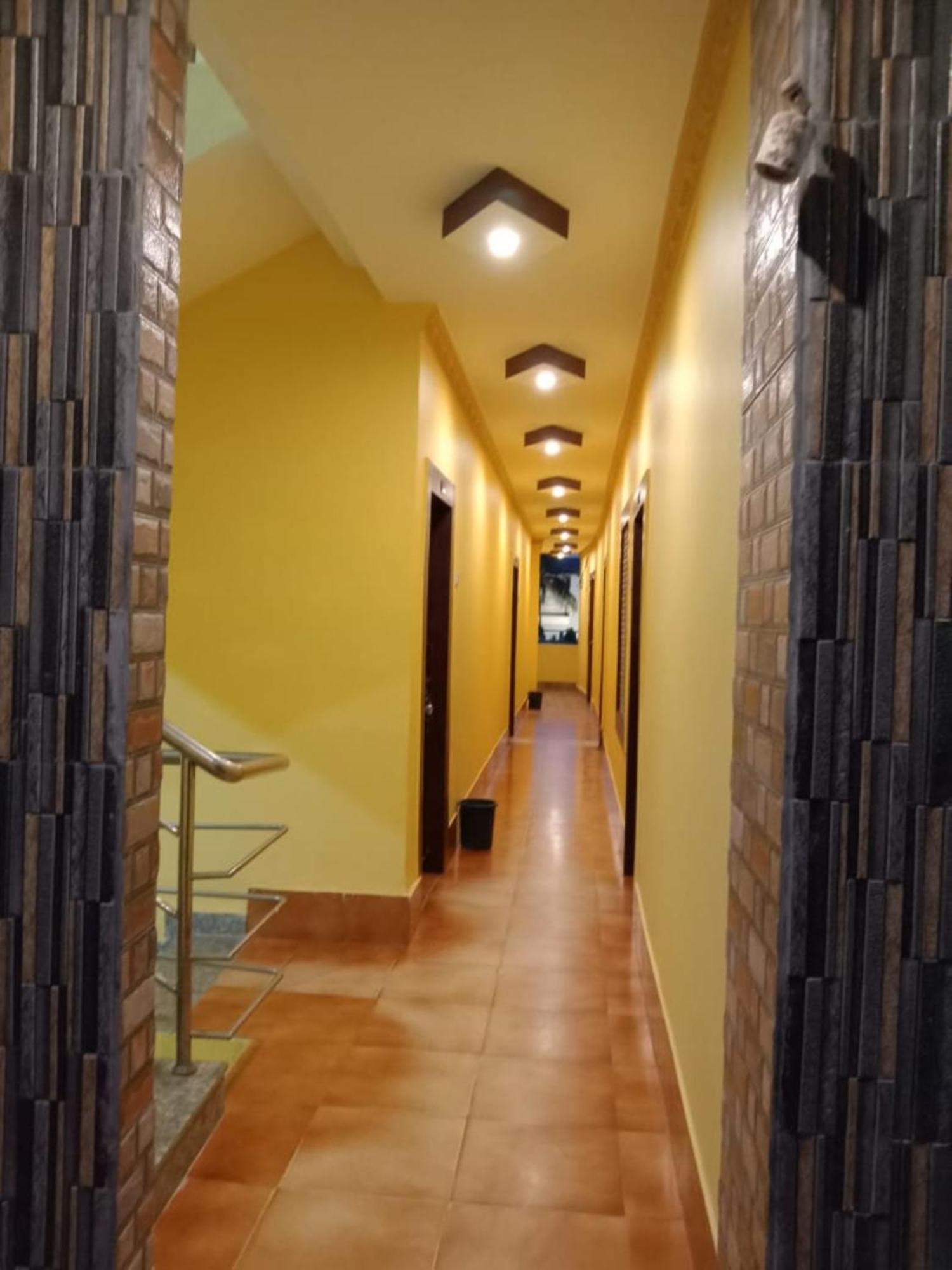 Goroomgo Sahoo Palace Puri - Prime Location Near Sea Beach - Excellent Service With Parking Facilities Buitenkant foto