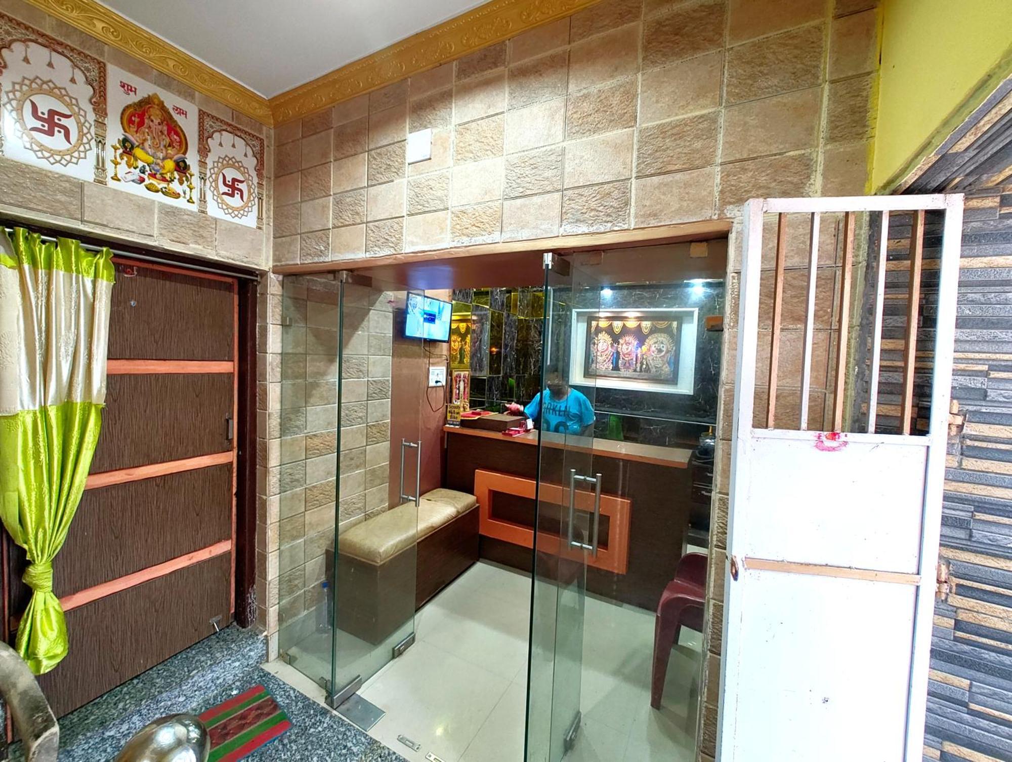 Goroomgo Sahoo Palace Puri - Prime Location Near Sea Beach - Excellent Service With Parking Facilities Buitenkant foto