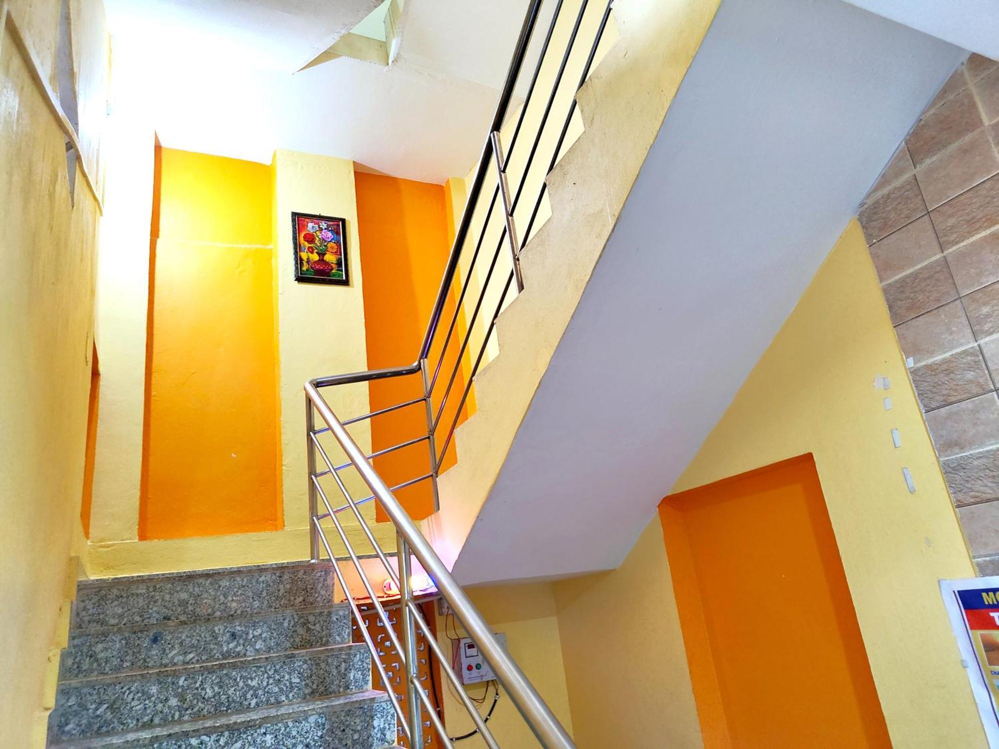 Goroomgo Sahoo Palace Puri - Prime Location Near Sea Beach - Excellent Service With Parking Facilities Buitenkant foto
